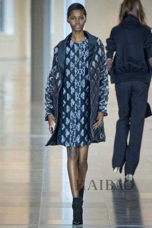 城市森林的朝圣之旅！Antonio Berardi 2015秋冬女裝秀，海報網(wǎng)帶你回顧2015秋冬倫敦時裝周