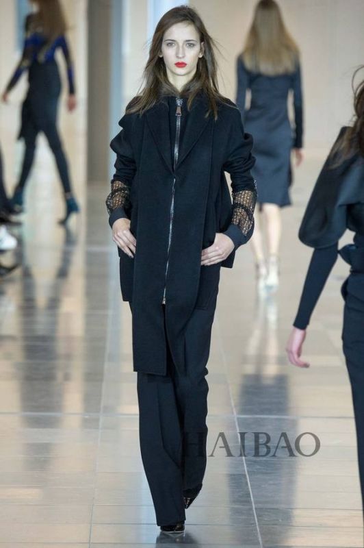 城市森林的朝圣之旅！Antonio Berardi 2015秋冬女裝秀，海報網(wǎng)帶你回顧2015秋冬倫敦時裝周