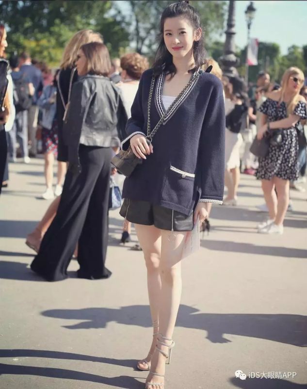 奶茶妹妹亮相時裝周狂撒狗糧，白到發(fā)光！！