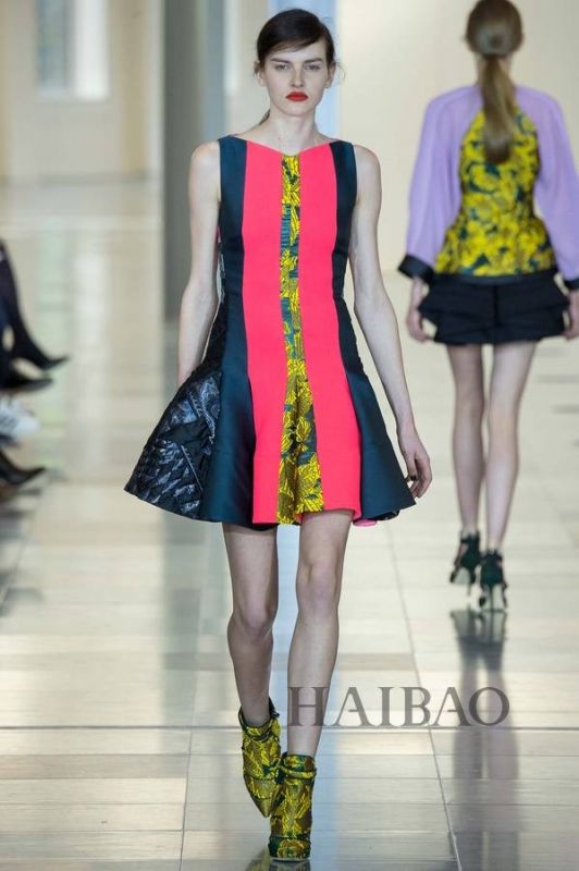 城市森林的朝圣之旅！Antonio Berardi 2015秋冬女裝秀，海報網(wǎng)帶你回顧2015秋冬倫敦時裝周