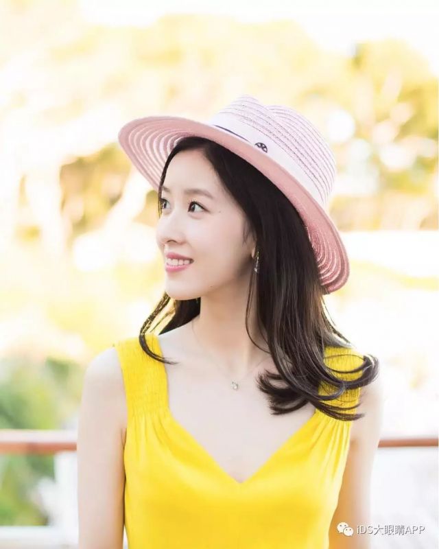 奶茶妹妹亮相時裝周狂撒狗糧，白到發(fā)光??！