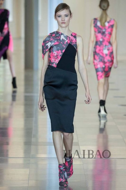 城市森林的朝圣之旅！Antonio Berardi 2015秋冬女裝秀，海報網(wǎng)帶你回顧2015秋冬倫敦時裝周