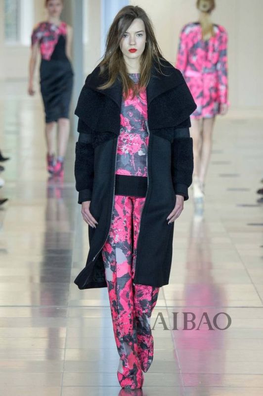 城市森林的朝圣之旅！Antonio Berardi 2015秋冬女裝秀，海報網(wǎng)帶你回顧2015秋冬倫敦時裝周