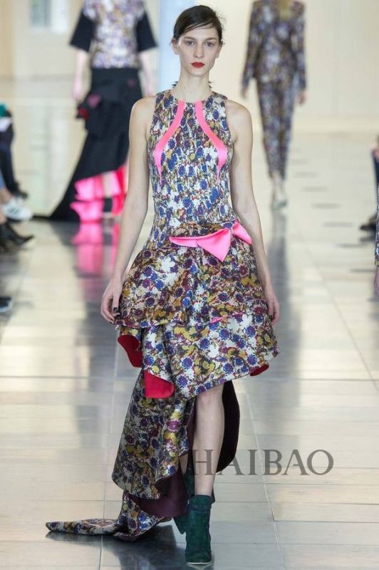 城市森林的朝圣之旅！Antonio Berardi 2015秋冬女裝秀，海報網(wǎng)帶你回顧2015秋冬倫敦時裝周