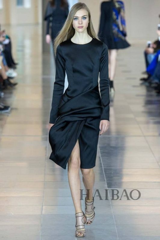 城市森林的朝圣之旅！Antonio Berardi 2015秋冬女裝秀，海報網(wǎng)帶你回顧2015秋冬倫敦時裝周