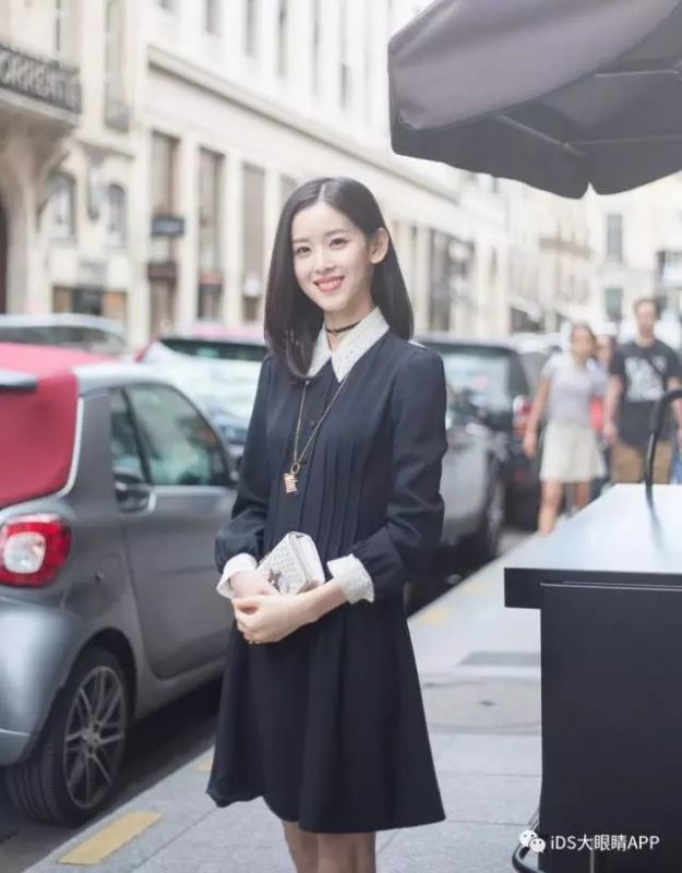 奶茶妹妹亮相時裝周狂撒狗糧，白到發(fā)光??！