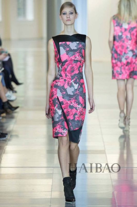 城市森林的朝圣之旅！Antonio Berardi 2015秋冬女裝秀，海報網(wǎng)帶你回顧2015秋冬倫敦時裝周