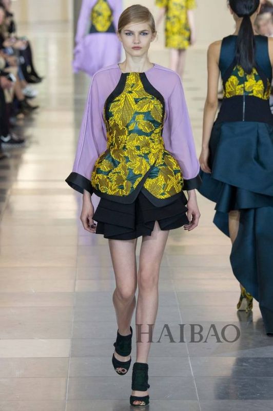 城市森林的朝圣之旅！Antonio Berardi 2015秋冬女裝秀，海報網(wǎng)帶你回顧2015秋冬倫敦時裝周