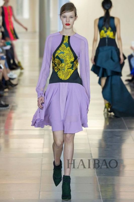城市森林的朝圣之旅！Antonio Berardi 2015秋冬女裝秀，海報網(wǎng)帶你回顧2015秋冬倫敦時裝周