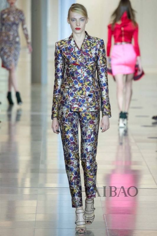 城市森林的朝圣之旅！Antonio Berardi 2015秋冬女裝秀，海報網(wǎng)帶你回顧2015秋冬倫敦時裝周