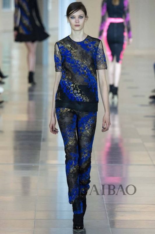 城市森林的朝圣之旅！Antonio Berardi 2015秋冬女裝秀，海報網(wǎng)帶你回顧2015秋冬倫敦時裝周