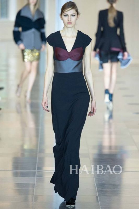 城市森林的朝圣之旅！Antonio Berardi 2015秋冬女裝秀，海報網(wǎng)帶你回顧2015秋冬倫敦時裝周