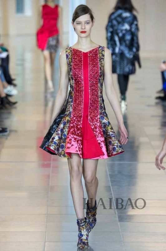 城市森林的朝圣之旅！Antonio Berardi 2015秋冬女裝秀，海報網(wǎng)帶你回顧2015秋冬倫敦時裝周