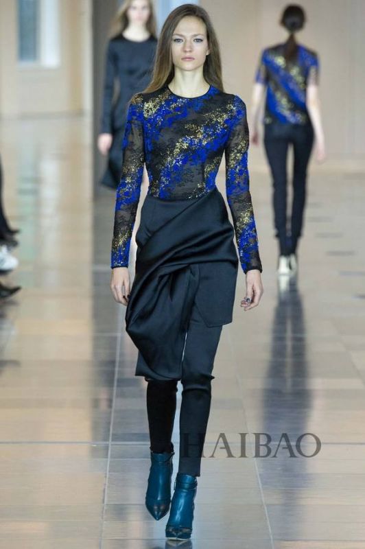城市森林的朝圣之旅！Antonio Berardi 2015秋冬女裝秀，海報網(wǎng)帶你回顧2015秋冬倫敦時裝周