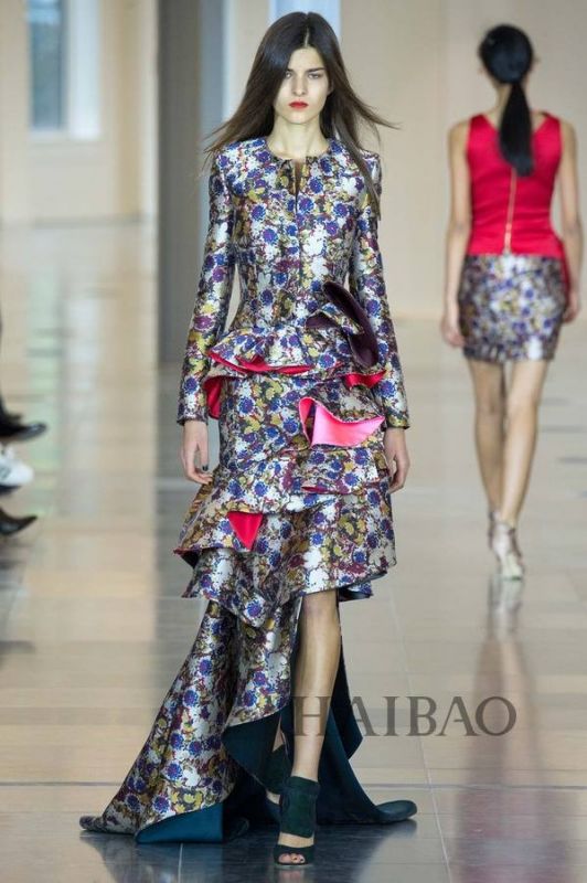 城市森林的朝圣之旅！Antonio Berardi 2015秋冬女裝秀，海報網(wǎng)帶你回顧2015秋冬倫敦時裝周