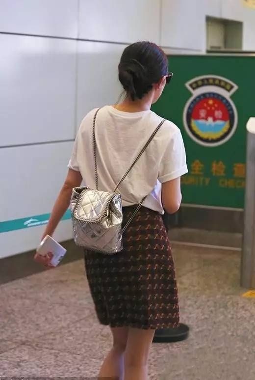 一衣多穿才是不折不扣的時裝精，“帶貨王”楊冪早就這么穿了！