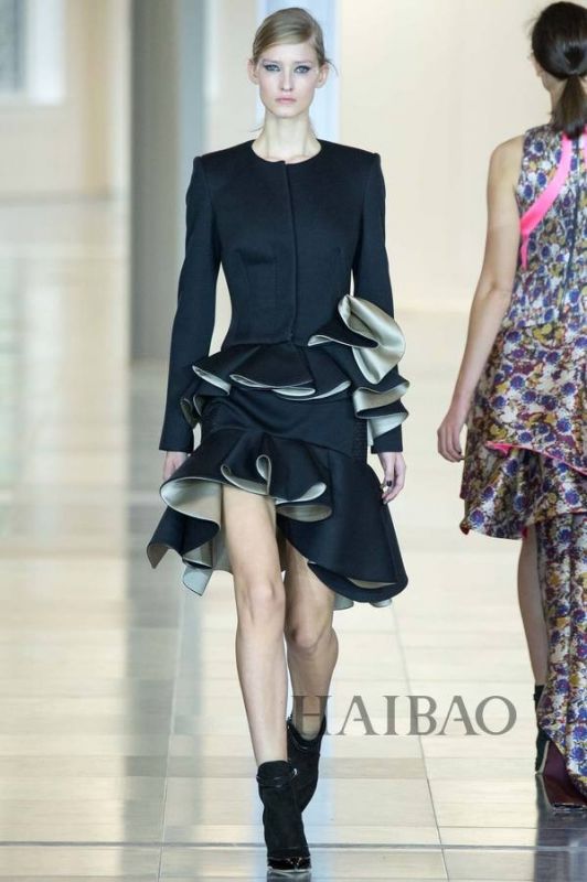城市森林的朝圣之旅！Antonio Berardi 2015秋冬女裝秀，海報網(wǎng)帶你回顧2015秋冬倫敦時裝周