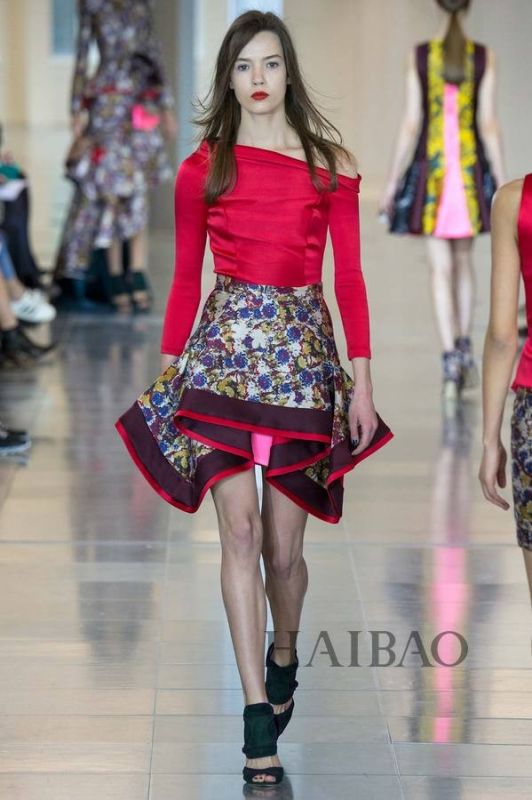城市森林的朝圣之旅！Antonio Berardi 2015秋冬女裝秀，海報網(wǎng)帶你回顧2015秋冬倫敦時裝周