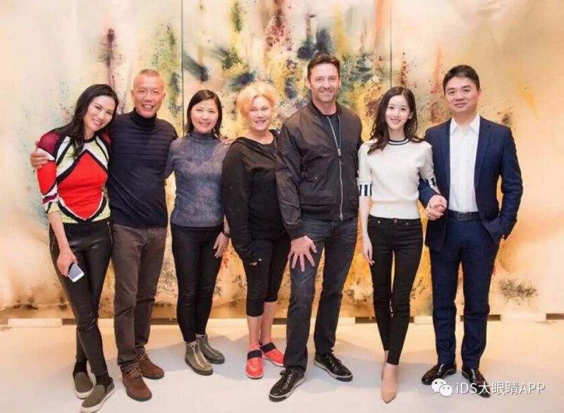 奶茶妹妹亮相時裝周狂撒狗糧，白到發(fā)光?。? style=