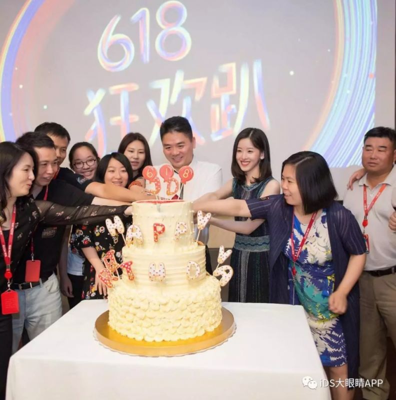 奶茶妹妹亮相時裝周狂撒狗糧，白到發(fā)光??！