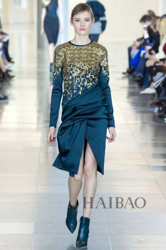 城市森林的朝圣之旅！Antonio Berardi 2015秋冬女裝秀，海報網(wǎng)帶你回顧2015秋冬倫敦時裝周