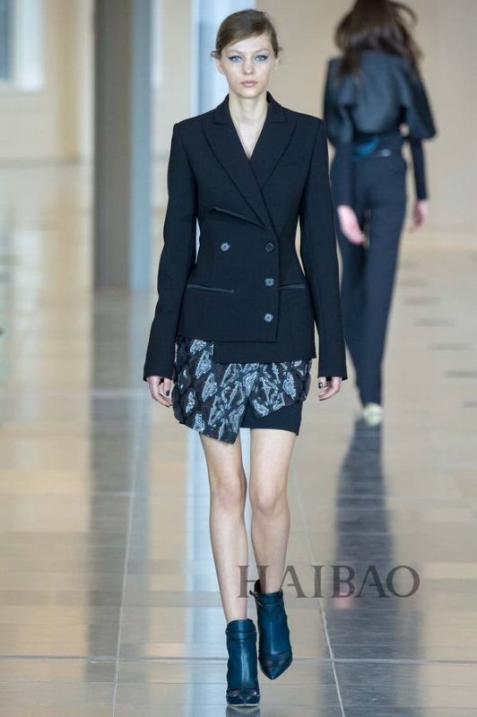 城市森林的朝圣之旅！Antonio Berardi 2015秋冬女裝秀，海報網(wǎng)帶你回顧2015秋冬倫敦時裝周