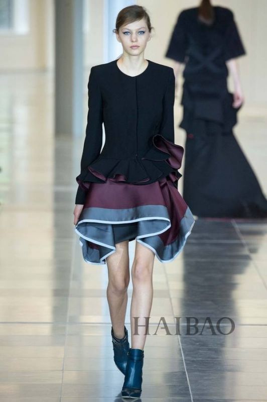 城市森林的朝圣之旅！Antonio Berardi 2015秋冬女裝秀，海報網(wǎng)帶你回顧2015秋冬倫敦時裝周