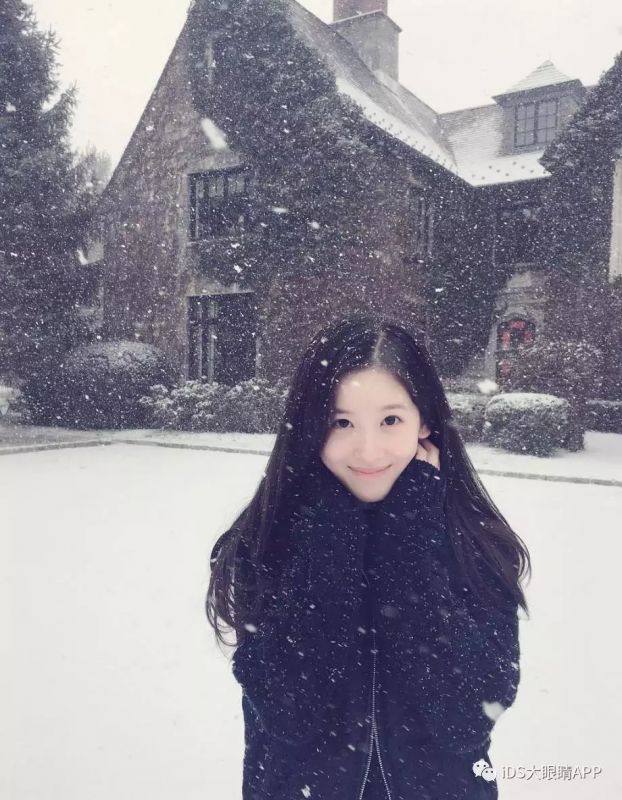 奶茶妹妹亮相時裝周狂撒狗糧，白到發(fā)光??！