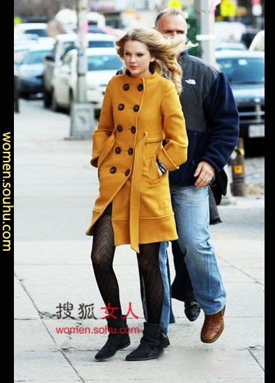 經(jīng)典雙排扣外套 時(shí)尚潮女超流行